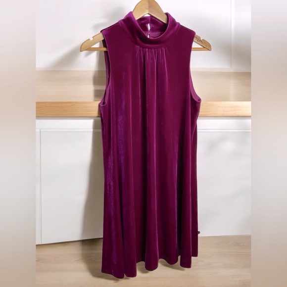 Tommy Hilfiger brand, size: 10, color, fuchsia. - Picture 1 of 10